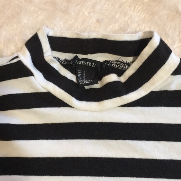 Crop top🎩 - Picture 2 of 2